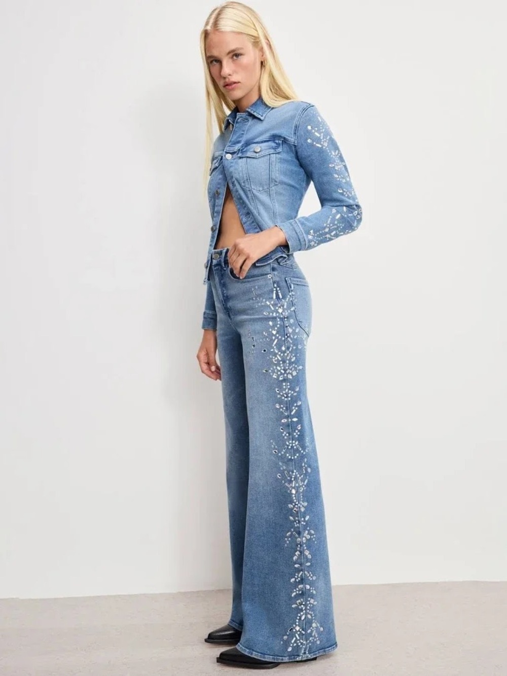 112- Good American Women's Dolly Joleans Embellished High Rise Jeans Size 32 - Picture 2 of 4